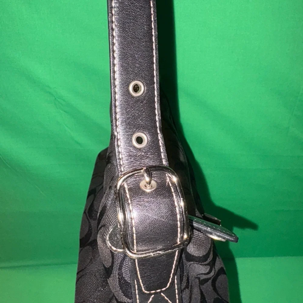 Vintage Coach Black mono Jacquard Signature shoulder bag - Picture 8 of 13